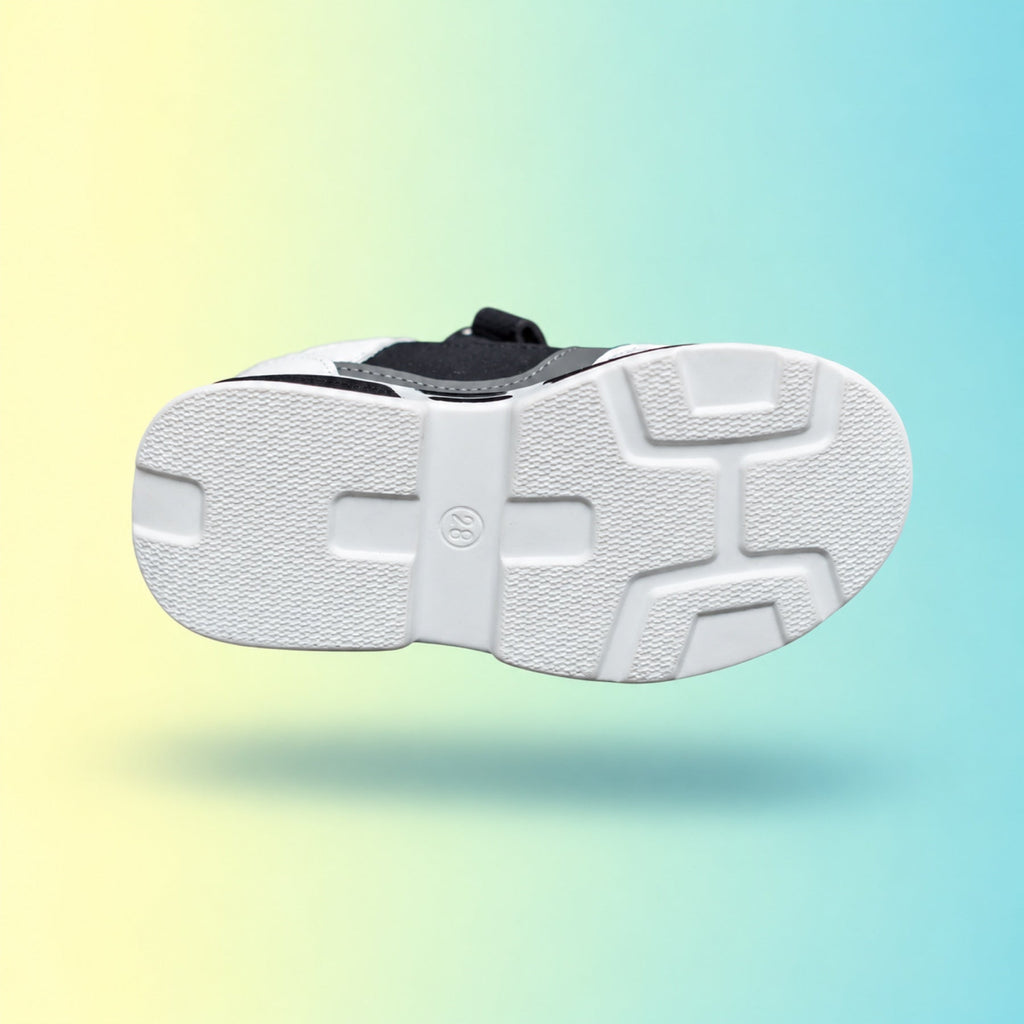 Raver 1002 Sneakers | White & Black