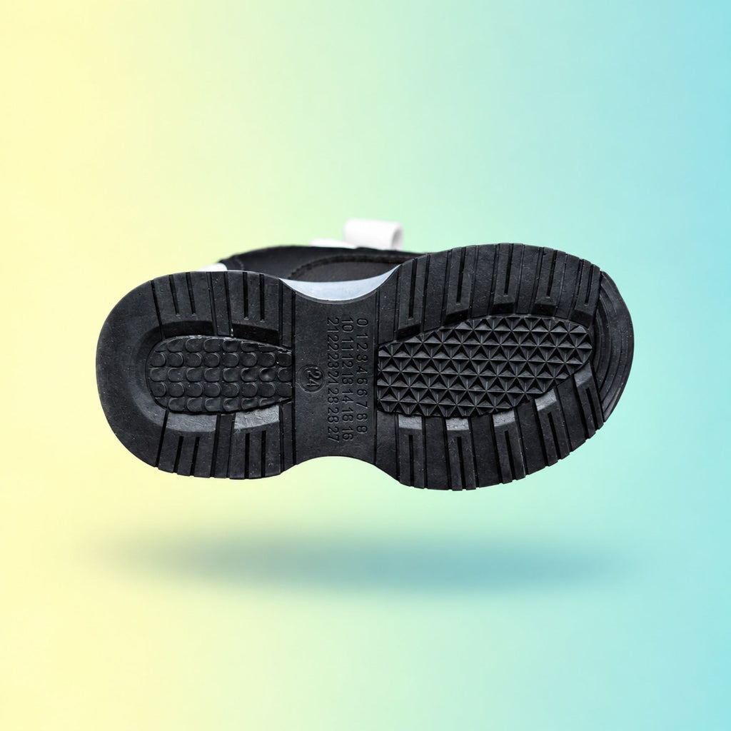 Raver 1006 Sneakers | Black & White